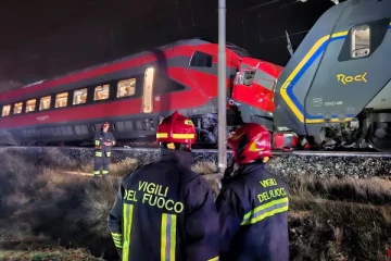 இத்தாலியில் இரு ரயில்கள் மோதி கோரவிபத்து!