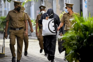 யாழ் வர்த்தகரின் தலையில் மிளகாய் அரைத்த தென்னிலங்கையர்; மறைத்து வைத்த மூட்டைகள்!