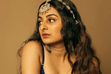 வெறும் 21 வயசில் இப்படியொரு போஸ்!! கமல் ரீல் மகள் எஸ்தர் வெளியிட்ட புகைப்படம்