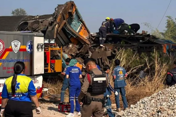 தாய்லாந்தில் தொடருந்து மீது கிரேன் விழுந்ததில் கோர விபத்து: 22 பேர் பலி! | Train Accident In Thailand