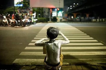 பெற்ற தாயிடம் 2 டொலருக்கு பிஞ்சு குழந்தையை இரவல் வாங்கிய பிச்சைக்காரர்: பின்னர் நடந்த கொடுமை