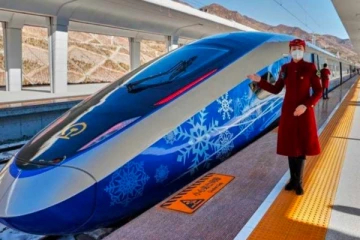 පැයට සැතපුම් 220ක වේගයෙන් යන රියදුරන් නැති බුලට් දුම්රියක් එයි.(VIDEO)