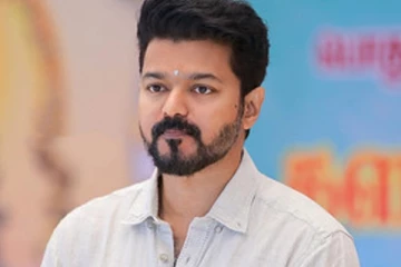 பிரபல ஹீரோயின் உடன் வெளிநாட்டில் விஜய்? வைரலாகும் போட்டோ உண்மையா