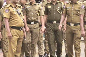 භයානක අපරාධයක් - මිනී ඔළු දෙකක් සමග පුද්ගලයෙක් අත්අඩංගුවට