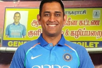 ஆண்கள் கழிப்பறையில் MS தோனி போட்டோ! மதுரைக்காரன்னா பெரிய குசும்பன்னு இப்பதான் தெரியுது?