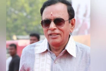 முதல்வரை முடிவு செய்ய நீ யார்? நடிகர் அனுமோகனிடம் கேள்வி எழுப்பிய போதை நபரால் பரபரப்பு