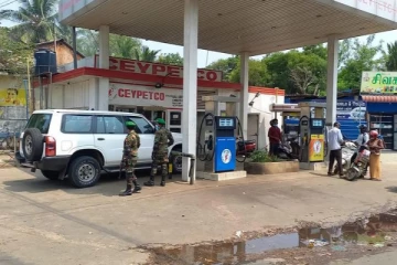 யாழில் கறுப்பு சந்தையில் அதிக விலைக்கு விற்பனை செய்யப்படும் எரிபொருள்