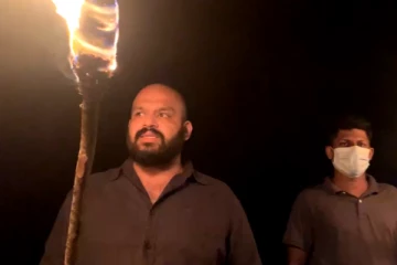 மின் தடைக்கு எதிராக மட்டக்களப்பில் தீப்பந்த போராட்டம் (காணொலி)