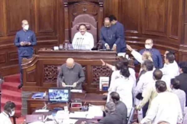 ஜி.எஸ்.டி. உயர்வு - 2வது நாளாக நாடாளுமன்றத்தில் எதிர்க்கட்சிகள் அமளி - இரு அவைகளும் ஒத்திவைப்பு - தமிழ்நாடு