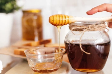 அதிகப்படியான தேன் எடுத்து கொள்வது இந்த ஆபத்தை ஏற்படுத்துமாம்! உஷாரா இருங்க