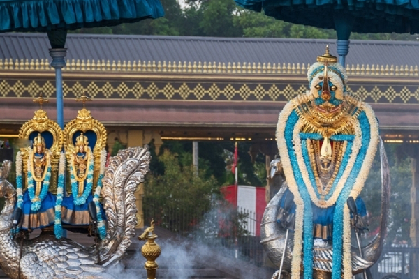 நல்லூர் கந்தசுவாமி ஆலய இரண்டாம் திருவிழா ; வெள்ளி மயில் வாகனத்தில் வந்த கந்தன் | 2Nd Day Festival Of Nallur Kandaswamy Temple