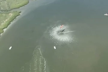 அமெரிக்காவில்  படகுகள்  விபத்து; ஐவருக்கு நேர்ந்த கதி