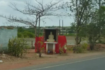 தமிழர் பகுதியில் சட்டவிரோத புத்தர் சிலையால் சர்ச்சை ; இராணுவத்தினர் மற்றும் பொலிஸார் குவிப்பு