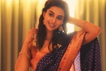 பட்டுசேலை, மல்லிகைப்பூ என தமிழ் பெண்ணாகவே மாறிய மீனாட்சி சவுத்ரி.. அழகிய போட்டோஷூட்