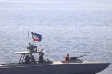 அமெரிக்க போர்க்கப்பலை இடைமறித்த ஈரான்! பாரசீக வளைகுடாவில் பதற்றம்