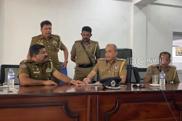 யாழில் கப்பம் கோருவோருக்கு எதிராக உடனடி நடவடிக்கை - காவல்துறை மா அதிபர் உறுதி..! | Extortion From Traders In Jaffna யாழில் கப்பம் கோருவோருக்கு எதிராக உடனடி நடவடிக்கை - காவல்துறை மா அதிபர் உறுதி..! | Extortion From Traders In Jaffna