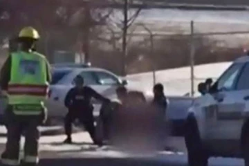 கனடாவில் சாலையை கடந்த பெண்மணிக்கு நேர்ந்த விபரீதம்!