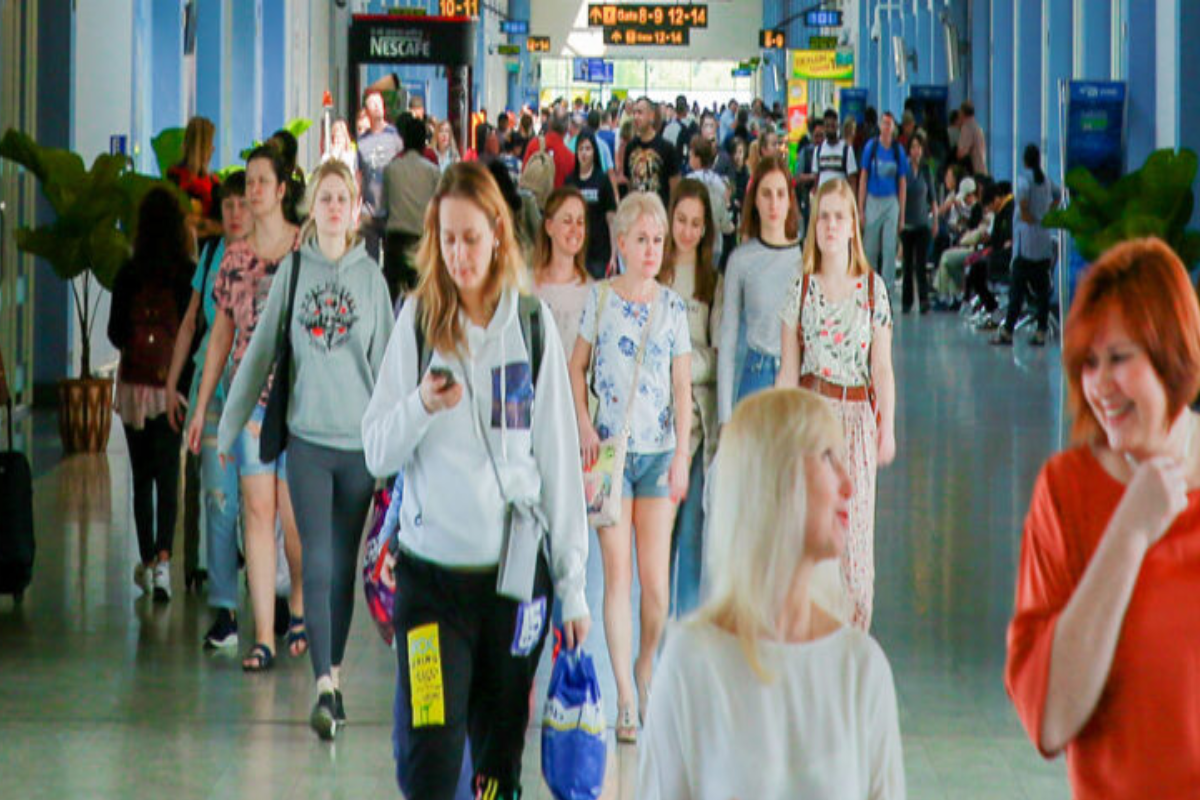 இலங்கை வந்த வெளிநாட்டு சுற்றுலாப் பயணிகளின் எண்ணிக்கையில் வீழ்ச்சி | Decline In The Number Of Foreign Tourists