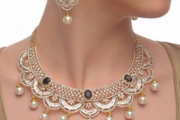 எச்சரிக்கை… இந்த 5 ராசிக்காரர்களும் வைர நகைகளை தொட்டாலே பேராபத்து… தூக்கி தூரமா போடுங்க? | People Of These Zodiac Signs