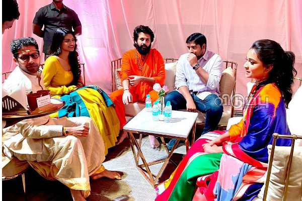 இது என்னம்மா ட்ரெஸ்!! நடிகை கீர்த்தி சுரேஷின் ஆடையை வெச்சு செய்யும் நெட்டிசன்கள் | Netizens Trolls Keerthy Suresh Latest Costume இது என்னம்மா ட்ரெஸ்!! நடிகை கீர்த்தி சுரேஷின் ஆடையை வெச்சு செய்யும் நெட்டிசன்கள் | Netizens Trolls Keerthy Suresh Latest Costume