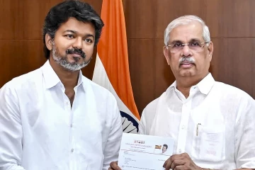 பரபரப்பாகும் தமிழக அரசியல்; ஆளுநர் - அரசின் உயர் அதிகாரிகள் இடையே சந்திப்பு