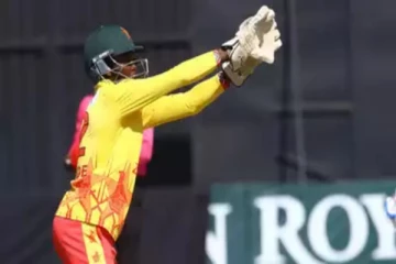 முதல் போட்டியிலேயே கண்ணீர் விட்ட ஜிம்பாப்வே கீப்பர் - படுமோசமான சாதனை