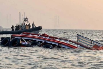 மும்பையில் 80 பயணிகளுடன் பயணித்த படகு விபத்து! ஒருவர் உயிரிழப்பு