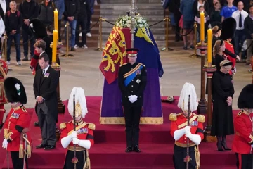 மகாராணியாருக்கு அஞ்சலி செலுத்த வரிசையில் நின்ற பிரித்தானியர் கைது செய்யப்பட்டது ஏன்?:  அருகில் நின்ற நபர் கூறியுள்ள தகவல்...