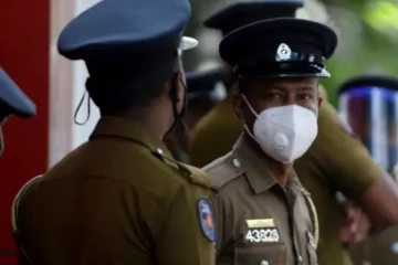 மாதாந்தம் ஒரு லட்சம் பொலிஸ் அதிகாரிக்கு இலஞ்சம் ; மடக்கிப்பிடித்த அதிகாரிகள்!