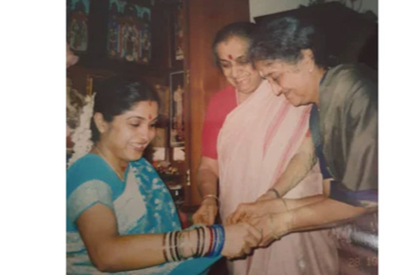 இணையத்தில் லீக்கான ரம்யா கிருஷ்ணனின் வளைகாப்பு புகைப்படம்! துளியும் மேக்கப் இல்லாமல் எப்படி இருக்கிறார் தெரியுமா? | Ramya Krishnan Photo