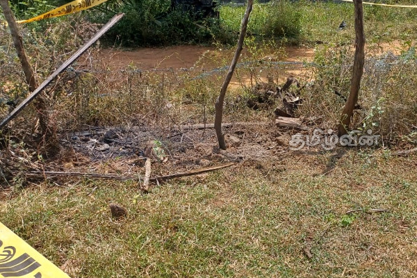 மட்டக்களப்பில் வீட்டு வளாகத்தில் குண்டுவெடிப்பு | Bomb Blast At A House In Batticaloa