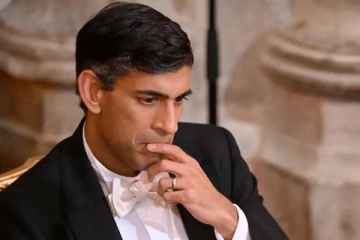 பிரதமர் ரிஷி சுனக்குக்கு எதிராக போர் கொடி தூக்கிய 40 எம்பிகள்!