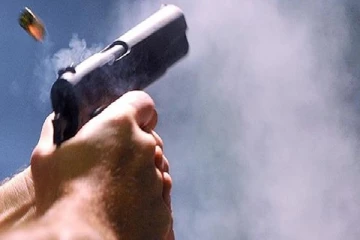 மனைவியை பயமுறுத்த வானத்தை நோக்கி சுட்டவருக்கு நேர்ந்த கதி