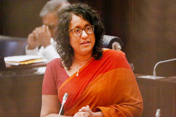 கல்வி மறுசீரமைப்பை முழுமையாக படியுங்கள்! எதிர்கட்சிகளுக்கு ஹரிணி எடுத்துரைப்பு | School Student New Syllabus Book 2026 Debate கல்வி மறுசீரமைப்பை முழுமையாக படியுங்கள்! எதிர்கட்சிகளுக்கு ஹரிணி எடுத்துரைப்பு | School Student New Syllabus Book 2026 Debate