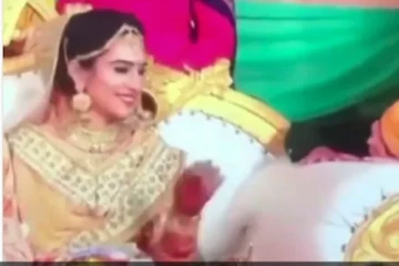 கணவரை கண்டுகொள்ளமால் மணமகள் செய்த லவ் சேட்டை! செம்ம அழகுடா...!