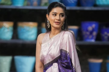 நடிகை சினேகா சேலையில் அழகிய போட்டோஷூட்