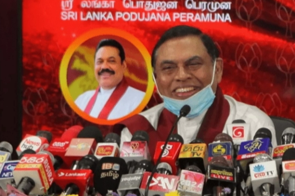 அவர்கள் என்ன செய்யப் போகிறார்கள் என்று எனக்கே தெரியாது: குழப்பத்தில் பசில் | Basil Says He Is Unaware Of Partys Stance