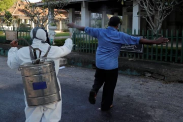 தென்னிலங்கையில் நகர சபை லொறியில் கொண்டு செல்லப்பட்ட கோவிட்  நோயாளி