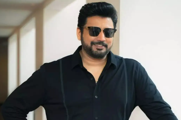 இந்த சிறு வயது புகைப்படத்தில் உள்ள நட்சத்திர நடிகர் யார் தெரியுமா? அட இவரா! | Top Star Childhood Photo Viral