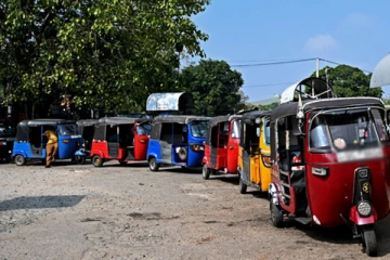 முச்சக்கர வண்டிகளுக்கு பிரச்சினை இன்றி எரிபொருள் - பிரதமர் தகவல்