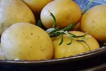 உருளைக்கிழங்கு சமைக்கிறதுக்கு முன்னாடி ஏன் 30 நிமிஷங்கள் தண்ணீரில் ஊறவைக்கணும் தெரியுமா?