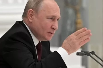 ரஷ்யப் படைகள் உக்ரேனுக்குள் நுழைய புதின் உத்தரவு - அடுத்தடுத்த திருப்பங்கள்