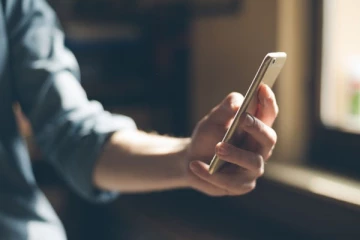 தனது அந்தரங்கங்க புகைப்படங்களை விற்று பணமாக்கிய பெண்; இலங்கையில் சம்பவம்