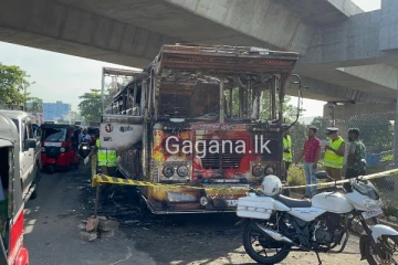 සුපිරි බස් රථයක් හදිසියේ ගිණිගනියි..අද උදෑසන කිසිවෙකු නොසිතූ සිදු වීම මෙන්න.(VIDEO)