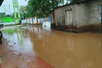 வெள்ளத்தில் மிதக்கும் பளை பொதுச் சந்தை