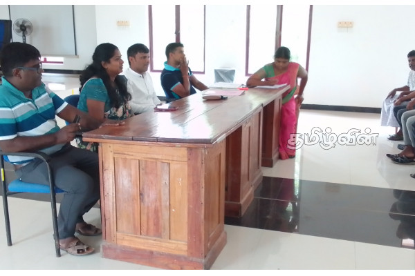 யாழ்.பருத்தித்துறையிலுள்ள உணவகங்களில் பொலித்தீன் பயன்பாட்டை நிறுத்த தீர்மானம்! | Ban On Lanjit Use Banana Leaves