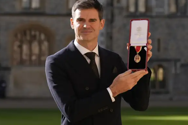 Anderson given knighthood Anderson given knighthood