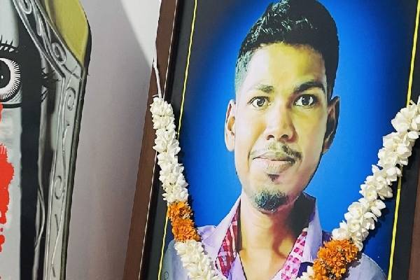 யாழில் மறைந்த இளம் ஊடகவியலாளர்  பிரகாஷின்  முதலாம் ஆண்டு நினைவேந்தல் (Photos) | First Year Commemoration Journalist Prakash