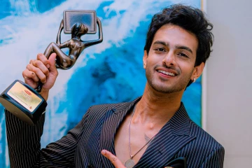 ප්‍රේක්ෂක හදවත් තවත් ආදරෙන් පුරෝමින් යෞවනයේ සිහින කුමාරයට සම්මානයක්