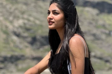 நடிகை இவானா ட்ரெண்டி லுக் லேட்டஸ்ட் போட்டோஷூட்